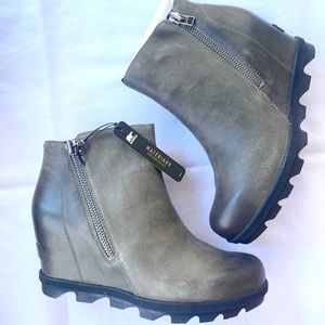 Sorel Womens Joan of Arctic Wedge II Ankle Boots 8 Medium (B,M) color quarry